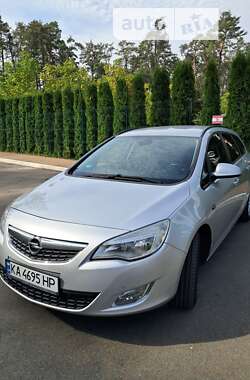 Універсал Opel Astra 2011 в Бучі