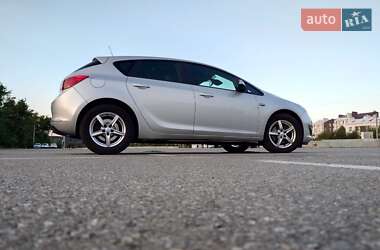 Хэтчбек Opel Astra 2014 в 