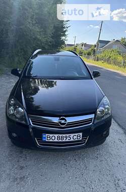 Універсал Opel Astra 2010 в Тернополі