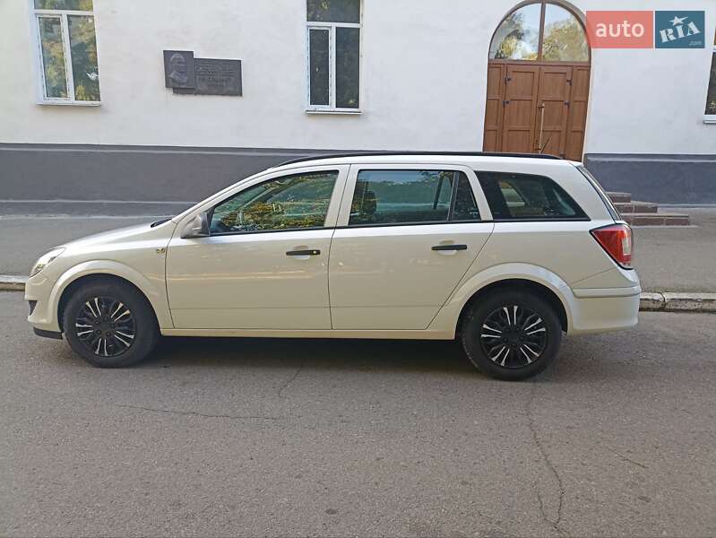 Универсал Opel Astra 2010 в Белой Церкви