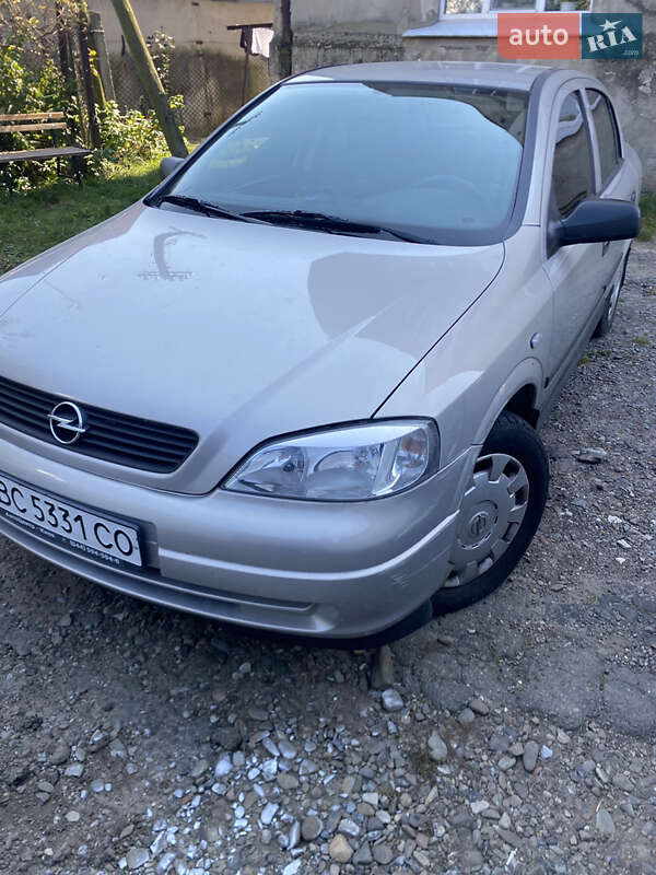 Седан Opel Astra 2008 в Городке