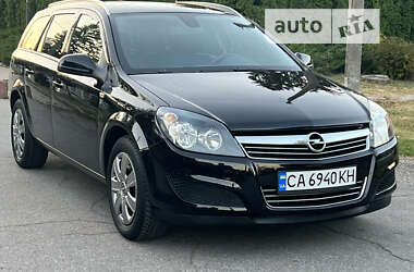 Универсал Opel Astra 2010 в Умани