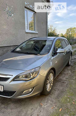 Універсал Opel Astra 2011 в Львові