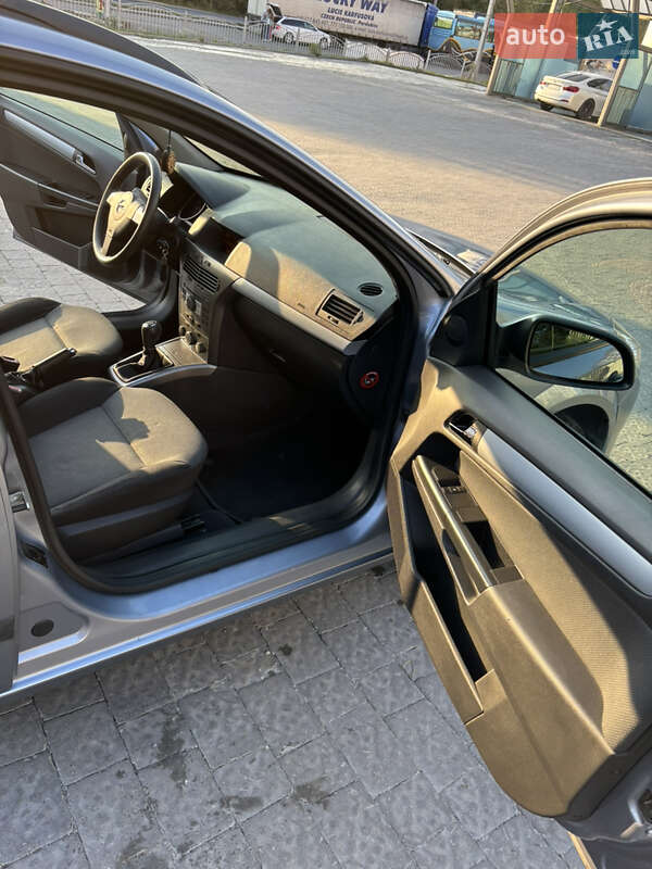 Универсал Opel Astra 2005 в Тернополе