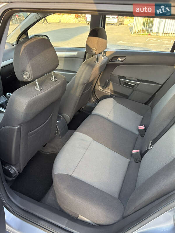 Универсал Opel Astra 2005 в Тернополе