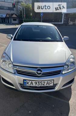 Хэтчбек Opel Astra 2008 в Киеве