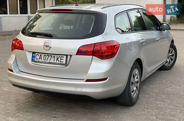 Универсал Opel Astra 2012 в Каменке