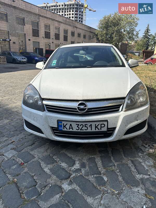 Універсал Opel Astra 2010 в Києві