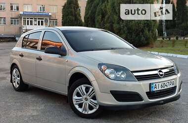 Хэтчбек Opel Astra 2005 в Тараще