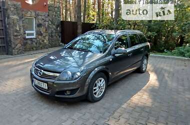 Универсал Opel Astra 2009 в Новояворовске