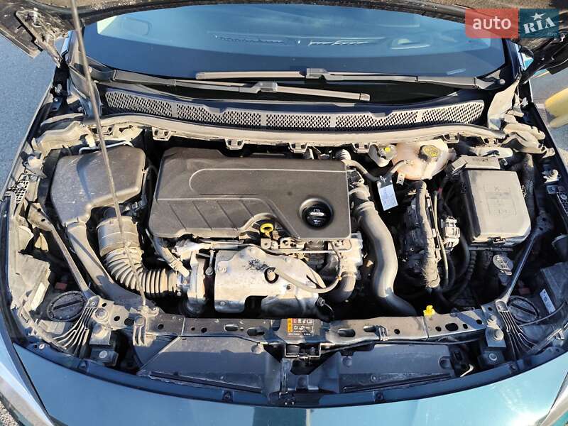 Универсал Opel Astra 2017 в Киеве