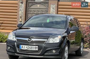 Универсал Opel Astra 2013 в 
