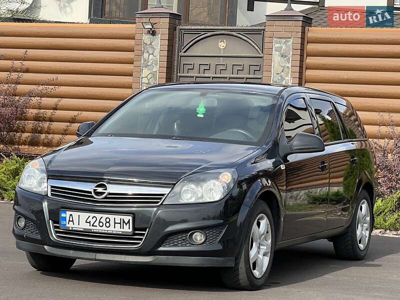Универсал Opel Astra 2013 в Киеве