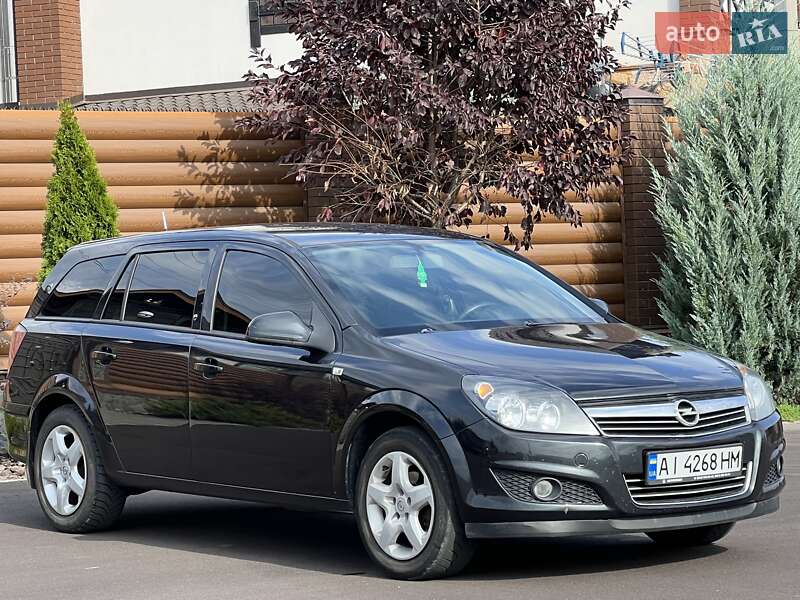 Универсал Opel Astra 2013 в Киеве