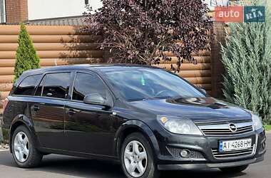 Универсал Opel Astra 2013 в 