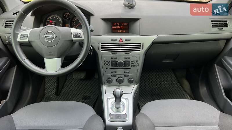 Универсал Opel Astra 2013 в Киеве