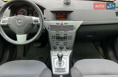 Универсал Opel Astra 2013 в 