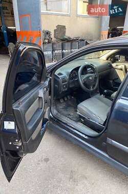 Седан Opel Astra 2006 в 