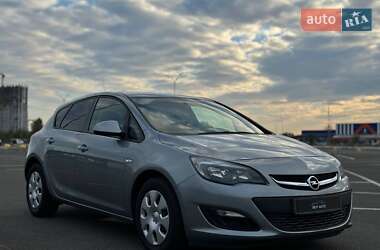 Хэтчбек Opel Astra 2014 в Киеве