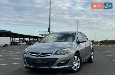 Хэтчбек Opel Astra 2014 в Киеве