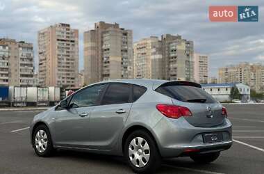 Хэтчбек Opel Astra 2014 в Киеве