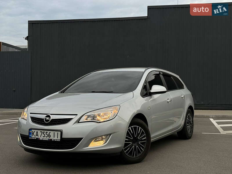 Универсал Opel Astra 2011 в 