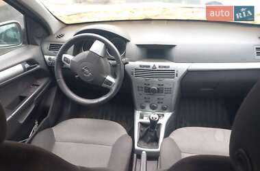 Универсал Opel Astra 2010 в Нововолынске