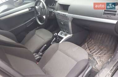 Универсал Opel Astra 2010 в Нововолынске