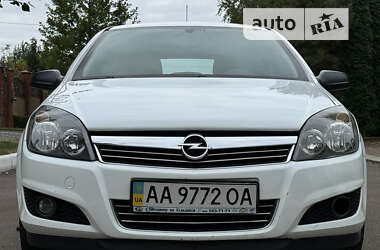 Хэтчбек Opel Astra 2013 в Ровно