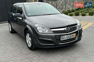 Универсал Opel Astra 2010 в Хмельницком