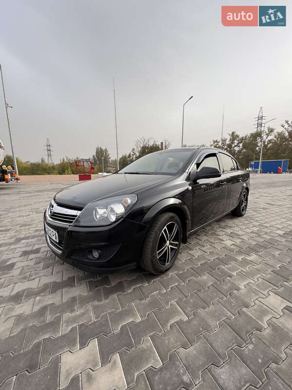 Седан Opel Astra 2013 в Кривому Розі