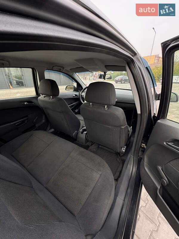 Седан Opel Astra 2013 в Кривому Розі