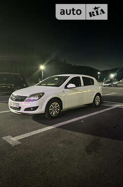 Хетчбек Opel Astra 2012 в Новоукраїнці