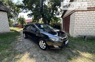 Универсал Opel Astra 2012 в Гайсине