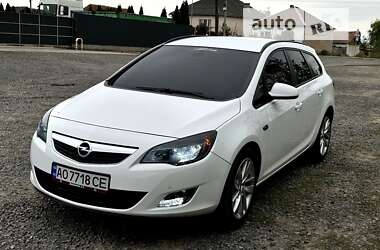 Универсал Opel Astra 2011 в Виноградове