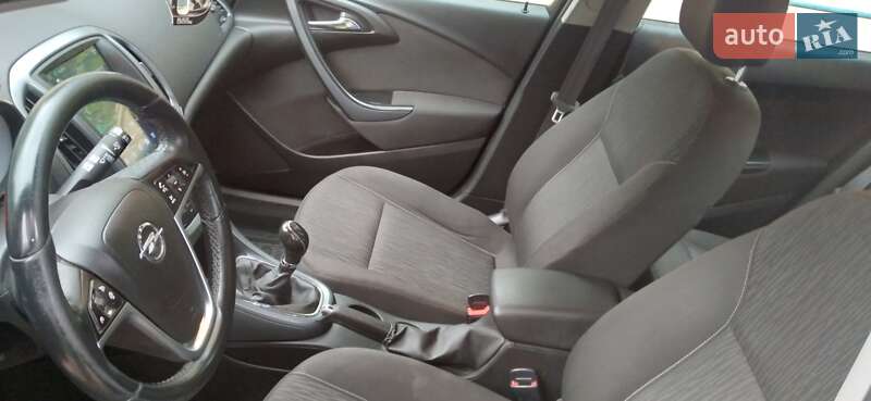 Универсал Opel Astra 2014 в Здолбунове