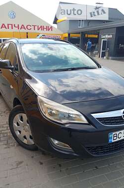 Универсал Opel Astra 2011 в Новояворовске