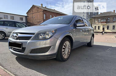 Хэтчбек Opel Astra 2011 в Бердичеве