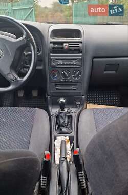Хэтчбек Opel Astra 2001 в 