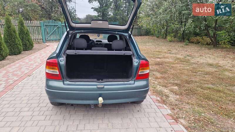 Хэтчбек Opel Astra 2001 в Новомиргороде