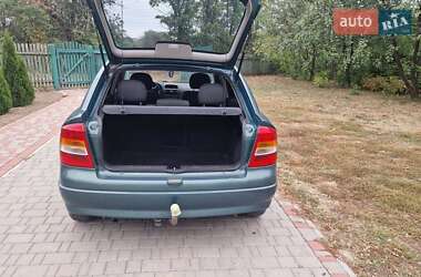 Хэтчбек Opel Astra 2001 в 