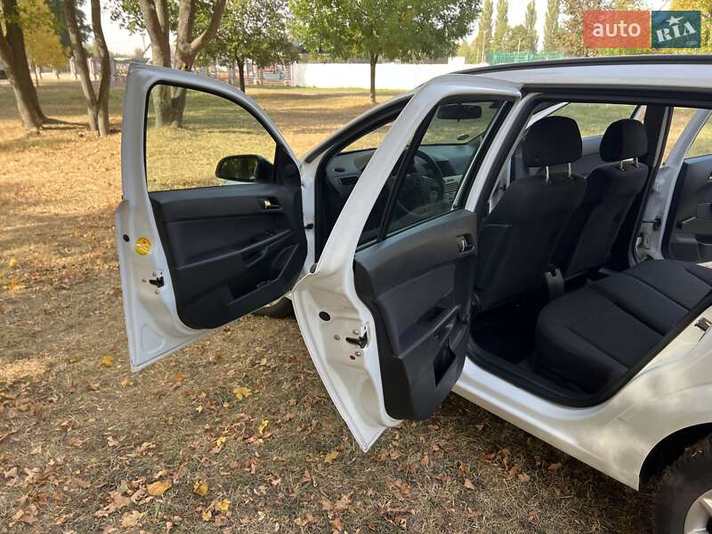 Универсал Opel Astra 2010 в Нежине фото 24 Универсал Opel Astra 2010 в Нежине