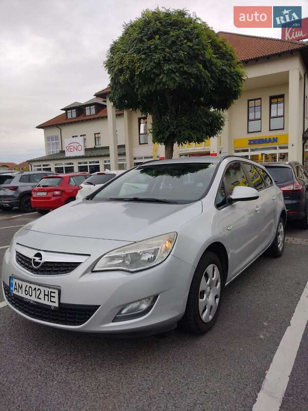 Универсал Opel Astra 2012 в Житомире
