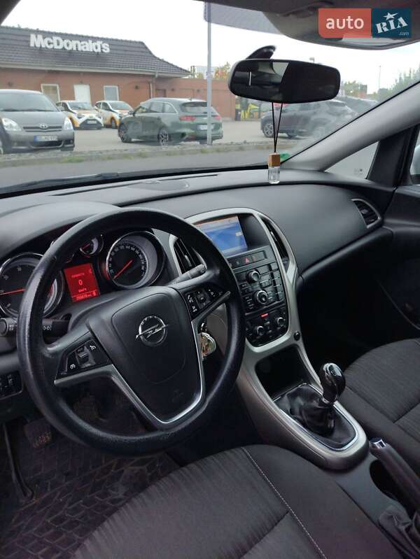 Универсал Opel Astra 2012 в Житомире