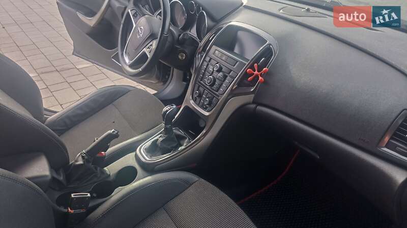 Хэтчбек Opel Astra 2012 в Каменец-Подольском