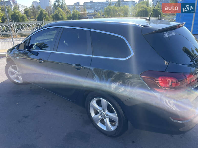 Универсал Opel Astra 2012 в Киеве