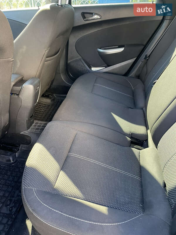 Универсал Opel Astra 2012 в Киеве