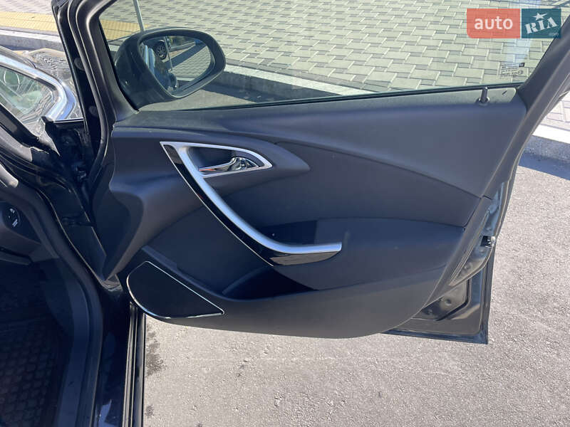 Универсал Opel Astra 2012 в Киеве