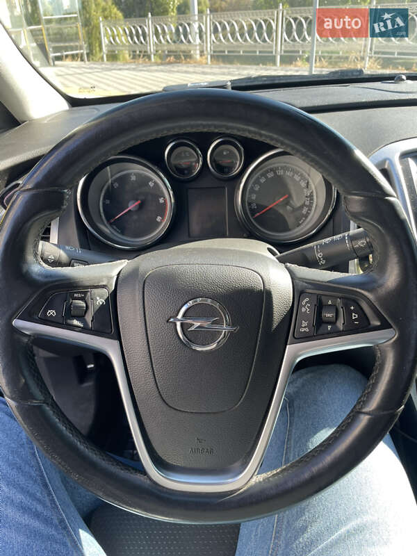 Универсал Opel Astra 2012 в Киеве