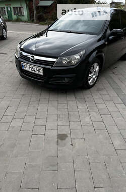 Хетчбек Opel Astra 2006 в Тисмениці